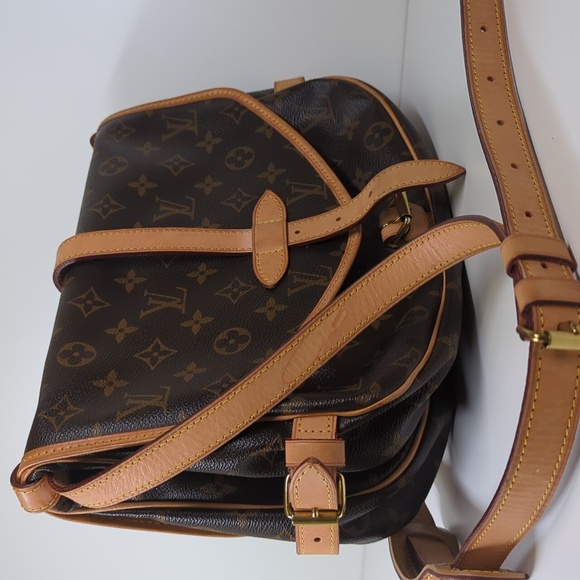 LOUIS VUITTON Monogram Saumur 30 Canvas Crossbody Bag Brown - Picture 4 of 17